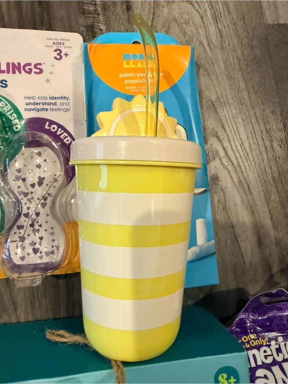 Craft Box Kids Summer Fun Learning Activities Kinetic Sand paint & Sensory Set